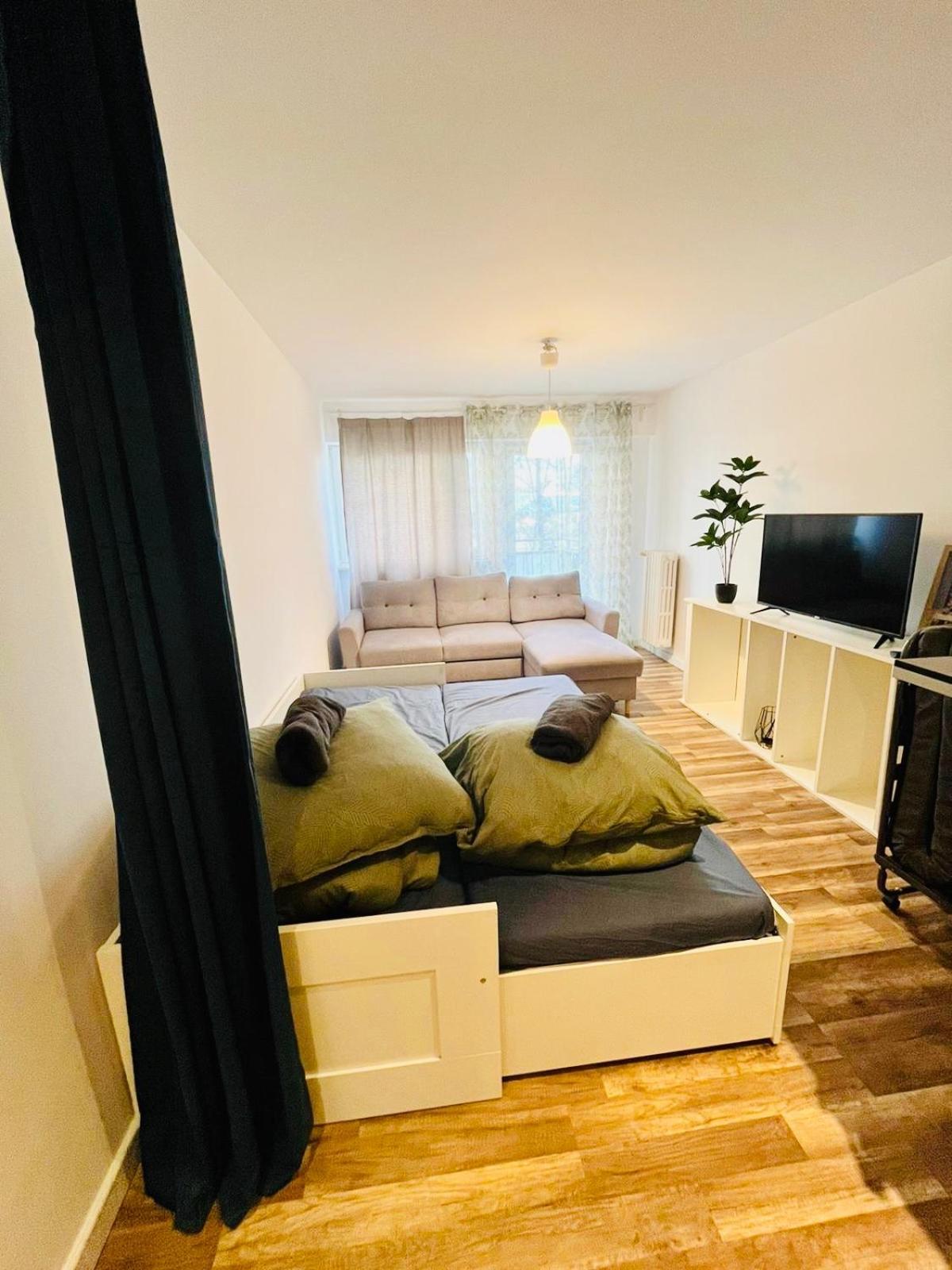 Workation, Centre, 4-5 Persons 3-4 Nights Offer, Nature Park Metro 1min , 15 Min Palac Kultury, Balcony, Quiet, Easy Parking Chroniony * Warszawa