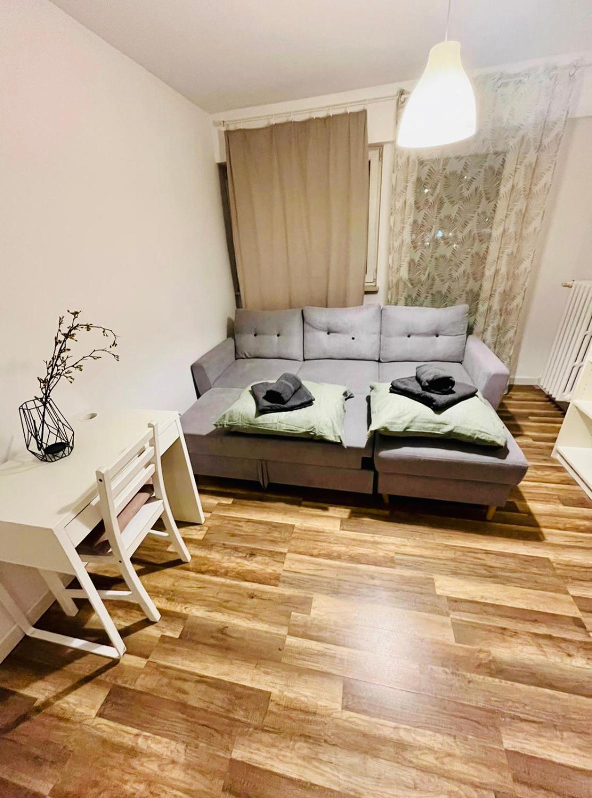 Apartament Workation, Centre, 4-5 Persons 3-4 Nights Offer, Nature Park Metro 1min , 15 Min Palac Kultury, Balcony, Quiet, Easy Parking Chroniony