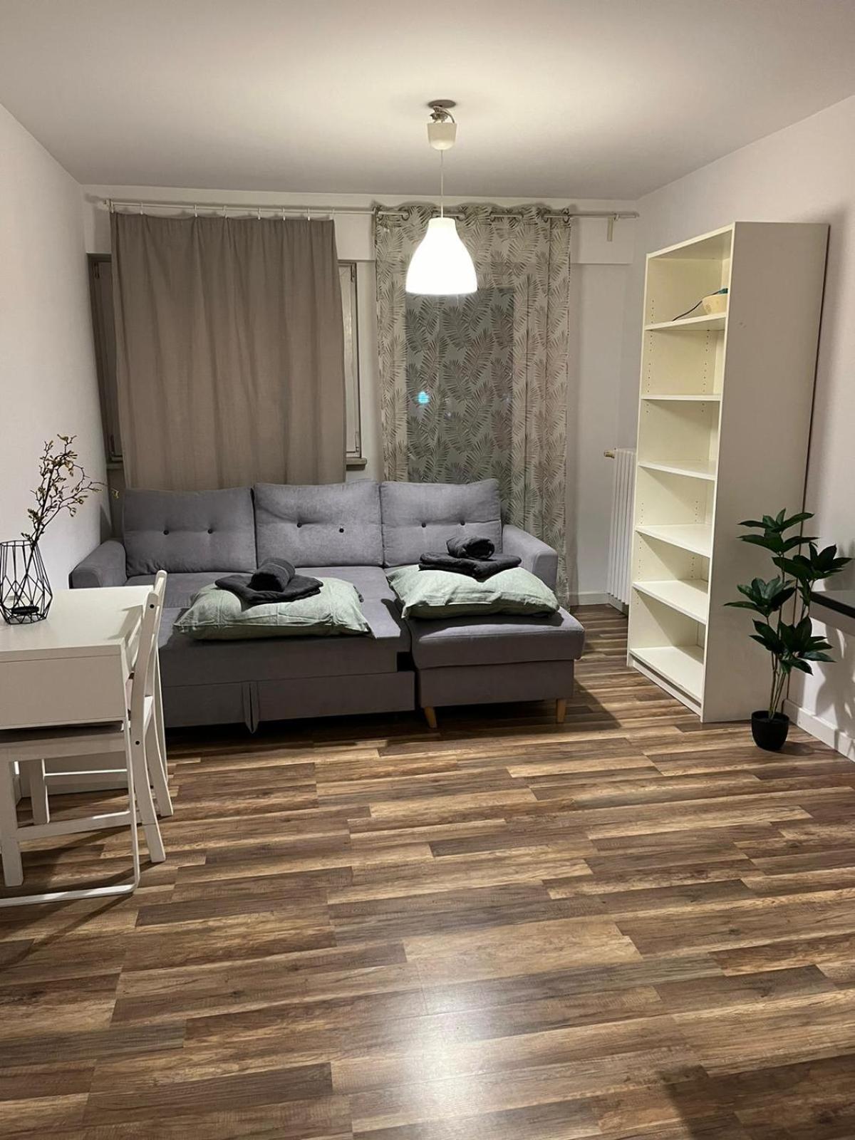Apartament Workation, Centre, 4-5 Persons 3-4 Nights Offer, Nature Park Metro 1min , 15 Min Palac Kultury, Balcony, Quiet, Easy Parking Chroniony