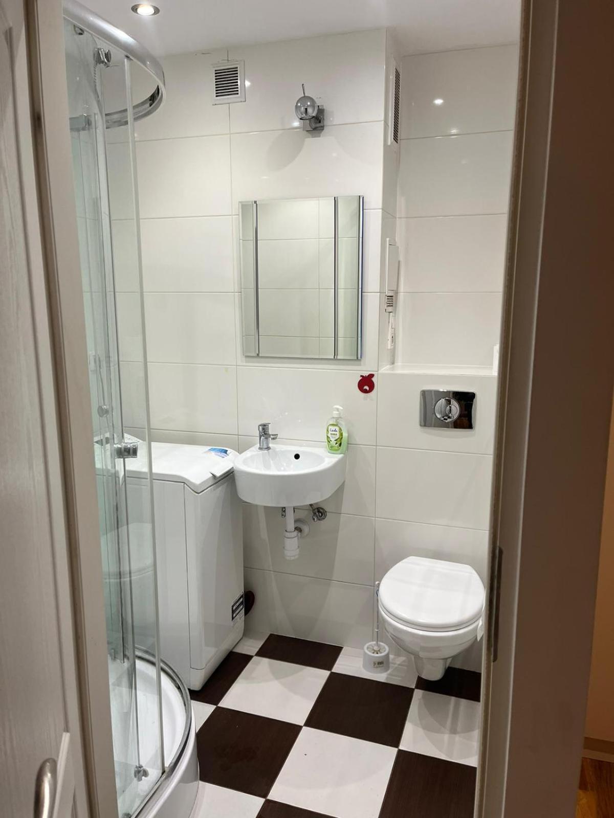 Workation, Centre, 4-5 Persons 3-4 Nights Offer, Nature Park Metro 1min , 15 Min Palac Kultury, Balcony, Quiet, Easy Parking Chroniony Apartament *